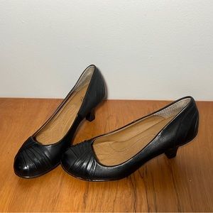 Euro soft low pump heels with decorative stitching (Sofft)